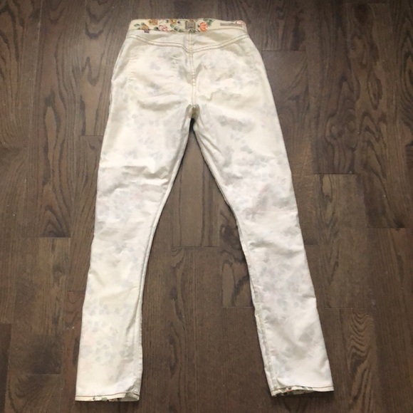 Citizen of Humanity Mandy High Waisted Jeans - Picture 9 of 14
